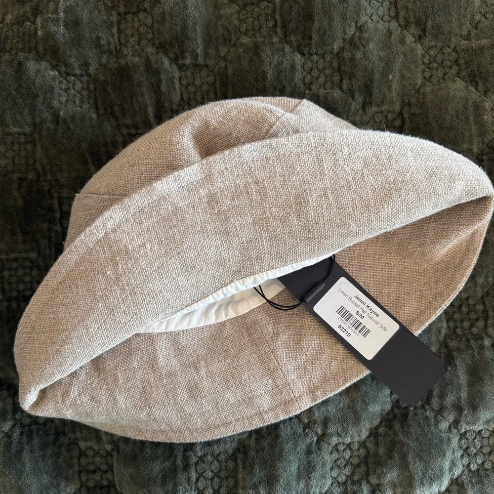 NWT Jenni Kayne Linen Bucket Hat
Size: S/M
Beautiful Tan Natural Linen Fabric - Picture 6 of 7